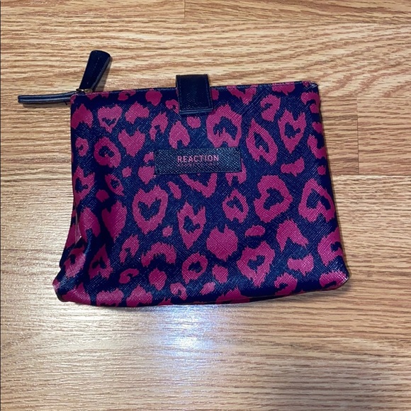 Kenneth Cole Reaction Handbags - Cheetah Print Makeup Travel Bag